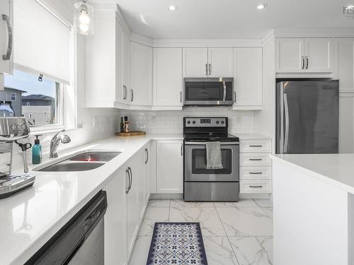 151 Mica Crescent Crescent, Spryfield, NS - Indoor Photo Showing Kitchen With Stainless Steel Kitchen With Double Sink With Upgraded Kitchen