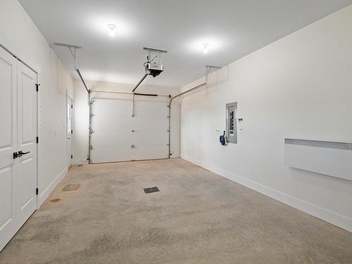 123 Samantha Lane, Cornwall, PE - Indoor Photo Showing Garage