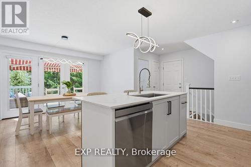 29 Augusta Crescent, St. Thomas, ON - Indoor Photo Showing Kitchen With Upgraded Kitchen