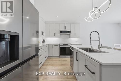 29 Augusta Crescent, St. Thomas, ON - Indoor Photo Showing Kitchen With Upgraded Kitchen
