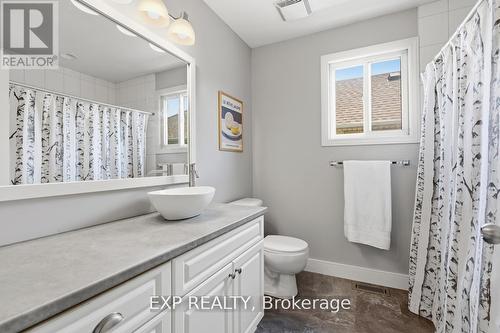 29 Augusta Crescent, St. Thomas, ON - Indoor Photo Showing Bathroom