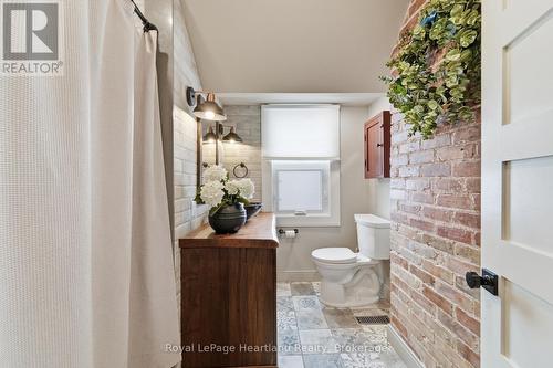 5 Britannia Road W, Goderich (Goderich (Town)), ON - Indoor Photo Showing Bathroom