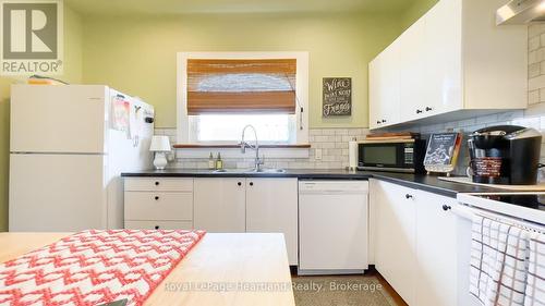 5 Britannia Road W, Goderich (Goderich (Town)), ON - Indoor Photo Showing Kitchen With Double Sink