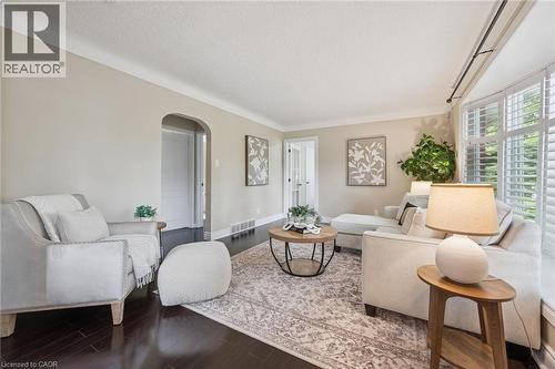 10 Sumac Place, Guelph, ON - Indoor Photo Showing Living Room