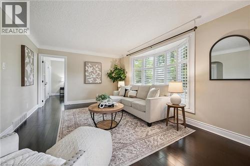 10 Sumac Place, Guelph, ON - Indoor Photo Showing Living Room
