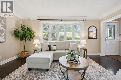 10 Sumac Place, Guelph, ON - Indoor Photo Showing Living Room