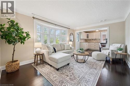 10 Sumac Place, Guelph, ON - Indoor Photo Showing Living Room