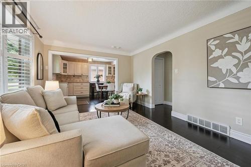 10 Sumac Place, Guelph, ON - Indoor Photo Showing Living Room