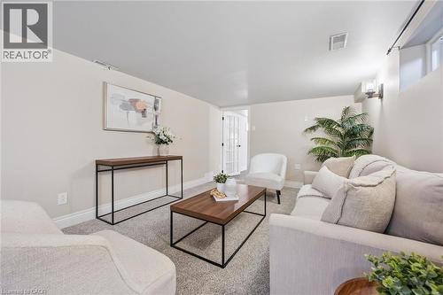 10 Sumac Place, Guelph, ON - Indoor Photo Showing Living Room