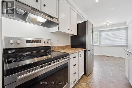 2 - 750 Erinbrook Drive, Kitchener, ON - Indoor Photo Showing Kitchen
