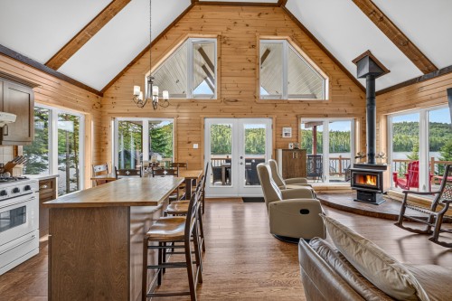 Vue d'ensemble - 1 Lac Delaney, Saint-Raymond, QC - Indoor With Fireplace