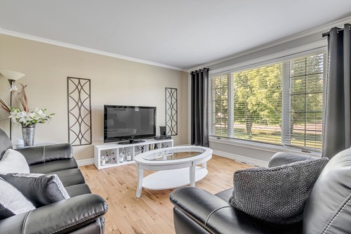 Salon - 116 Ch. De Gosford, Shannon, QC - Indoor Photo Showing Living Room