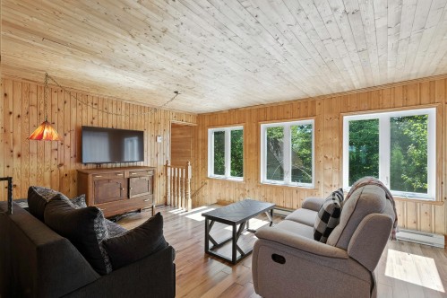 Salon - 62 Ch. Lakeview, Saint-Adolphe-D'Howard, QC - Indoor Photo Showing Living Room