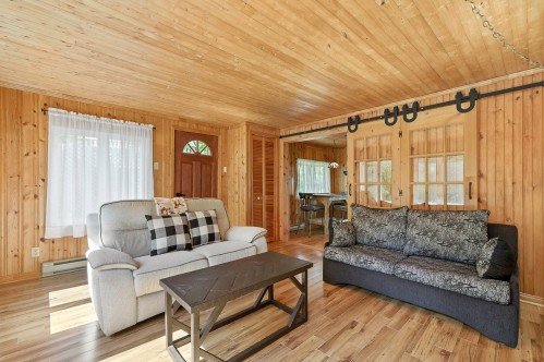 Salon - 62 Ch. Lakeview, Saint-Adolphe-D'Howard, QC - Indoor Photo Showing Living Room