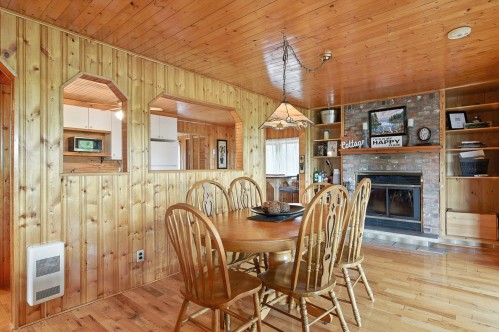 Salle à manger - 62 Ch. Lakeview, Saint-Adolphe-D'Howard, QC - Indoor Photo Showing Dining Room With Fireplace