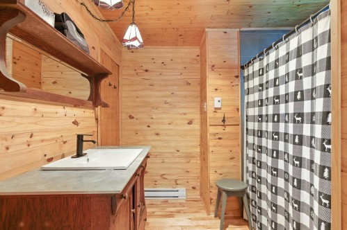 Salle de bains - 62 Ch. Lakeview, Saint-Adolphe-D'Howard, QC - Indoor Photo Showing Other Room