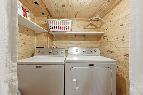 Salle de lavage - 62 Ch. Lakeview, Saint-Adolphe-D'Howard, QC - Indoor Photo Showing Laundry Room