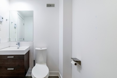 Powder room - 49 Av. Des Frênes, Pointe-Claire, QC - Indoor Photo Showing Bathroom