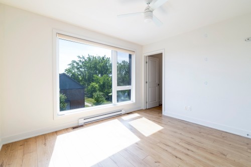 Master Bedroom - 49 Av. Des Frênes, Pointe-Claire, QC - Indoor Photo Showing Other Room