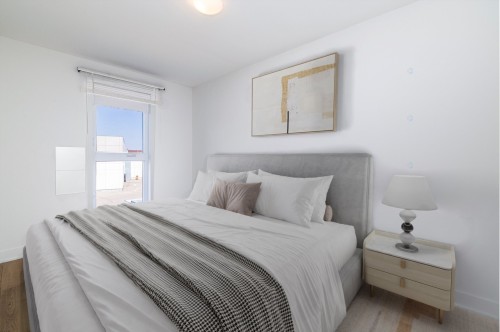 Bedroom - 49 Av. Des Frênes, Pointe-Claire, QC - Indoor Photo Showing Bedroom