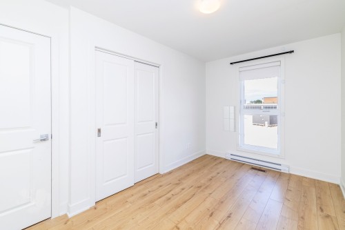 Bedroom - 49 Av. Des Frênes, Pointe-Claire, QC - Indoor Photo Showing Other Room