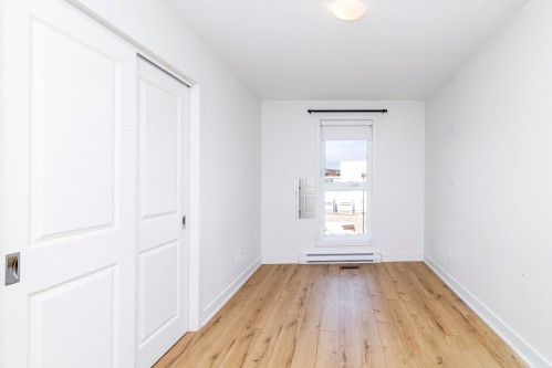 Bedroom - 49 Av. Des Frênes, Pointe-Claire, QC - Indoor Photo Showing Other Room