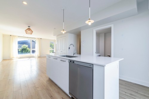 Kitchen - 49 Av. Des Frênes, Pointe-Claire, QC - Indoor Photo Showing Kitchen