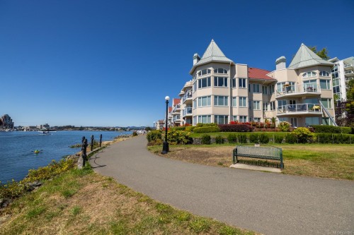 #209-55 Songhees Rd  Victoria, BC V9A 6T3