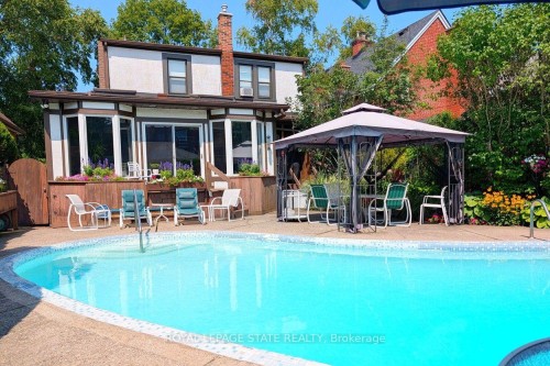 107 Bond Street S, Hamilton, ON - Outdoor With In Ground Pool With Backyard