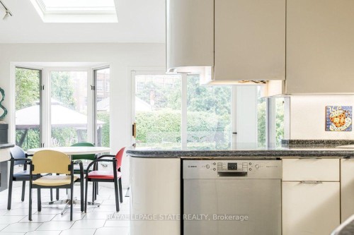 107 Bond Street S, Hamilton, ON - Indoor Photo Showing Kitchen