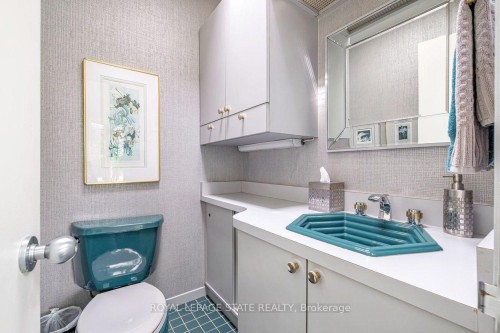 107 Bond Street S, Hamilton, ON - Indoor Photo Showing Bathroom