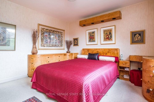 107 Bond Street S, Hamilton, ON - Indoor Photo Showing Bedroom