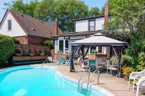 107 Bond Street S, Hamilton, ON - Outdoor With In Ground Pool
