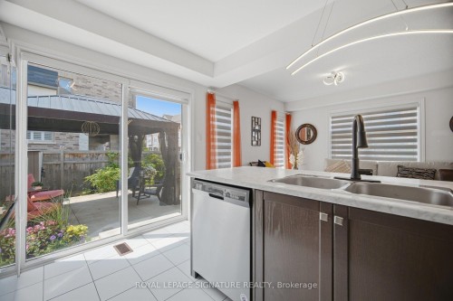 3839 Tufgar Crescent, Burlington, ON - Indoor Photo Showing Kitchen With Double Sink