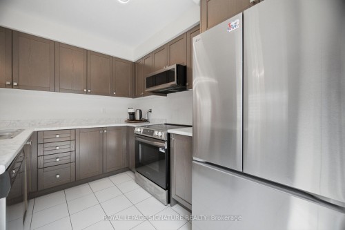 3839 Tufgar Crescent, Burlington, ON - Indoor Photo Showing Kitchen With Double Sink
