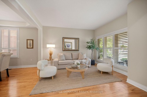 7134 Hallsands Drive, Mississauga, ON - Indoor Photo Showing Living Room