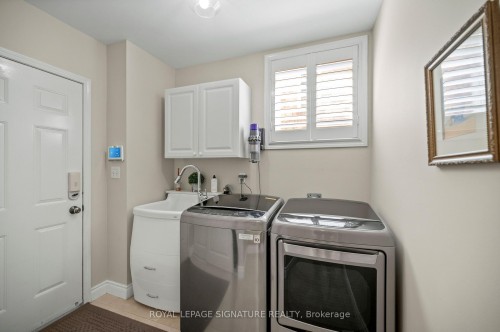 7134 Hallsands Drive, Mississauga, ON - Indoor Photo Showing Laundry Room