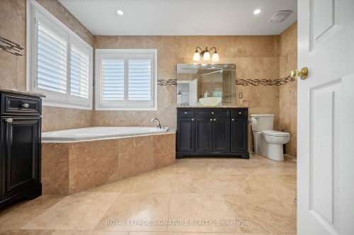 7134 Hallsands Drive, Mississauga, ON - Indoor Photo Showing Bathroom