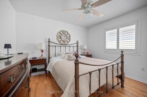 7134 Hallsands Drive, Mississauga, ON - Indoor Photo Showing Bedroom