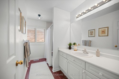 7134 Hallsands Drive, Mississauga, ON - Indoor Photo Showing Bathroom