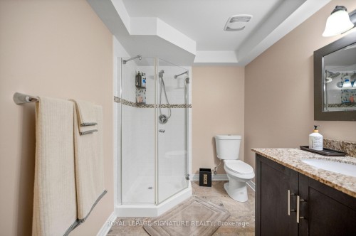 7134 Hallsands Drive, Mississauga, ON - Indoor Photo Showing Bathroom