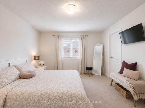 903 Penson Crescent, Milton, ON - Indoor Photo Showing Bedroom