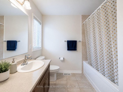 903 Penson Crescent, Milton, ON - Indoor Photo Showing Bathroom