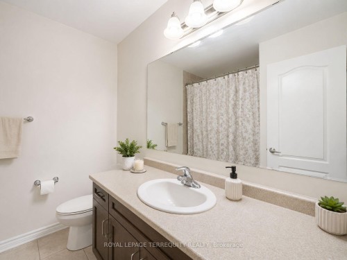 903 Penson Crescent, Milton, ON - Indoor Photo Showing Bathroom
