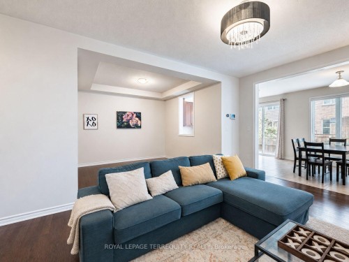 903 Penson Crescent, Milton, ON - Indoor Photo Showing Living Room