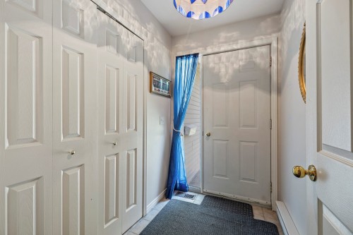 Hall d'entrée/Vestibule - 14 Rue Kilteevan, Hudson, QC - Indoor Photo Showing Other Room