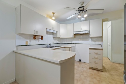 Cuisine - 14 Rue Kilteevan, Hudson, QC - Indoor Photo Showing Kitchen With Double Sink