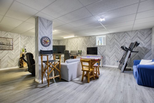 Salle familiale - 890 Route Morin, Val-David, QC - Indoor