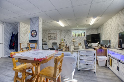 Salle familiale - 890 Route Morin, Val-David, QC - Indoor