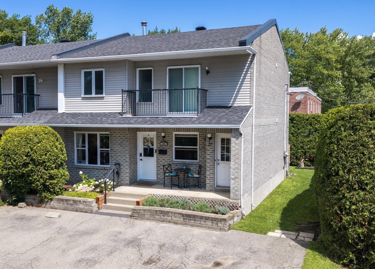 25 Place Francois Perrot — photo 1